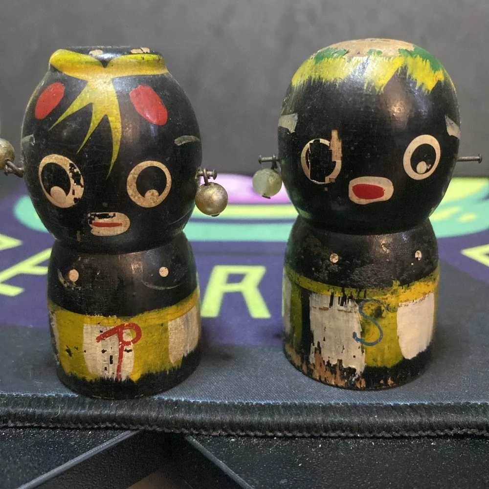 Native Jungle Salt & Pepper Shakers - Hand Painted - Pearl Earrings - Vintage G2